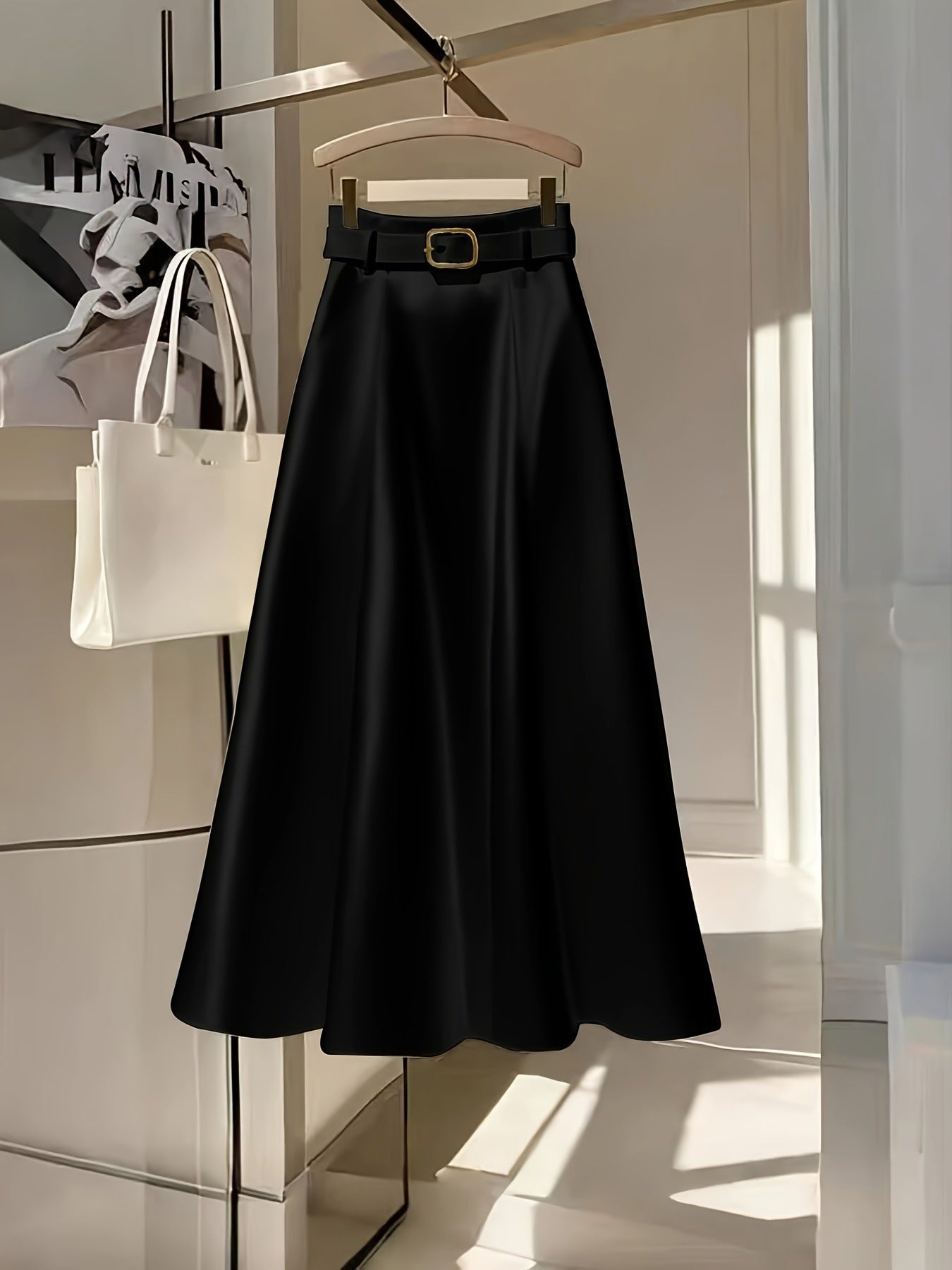 Falda Elegante Satinada Línea A