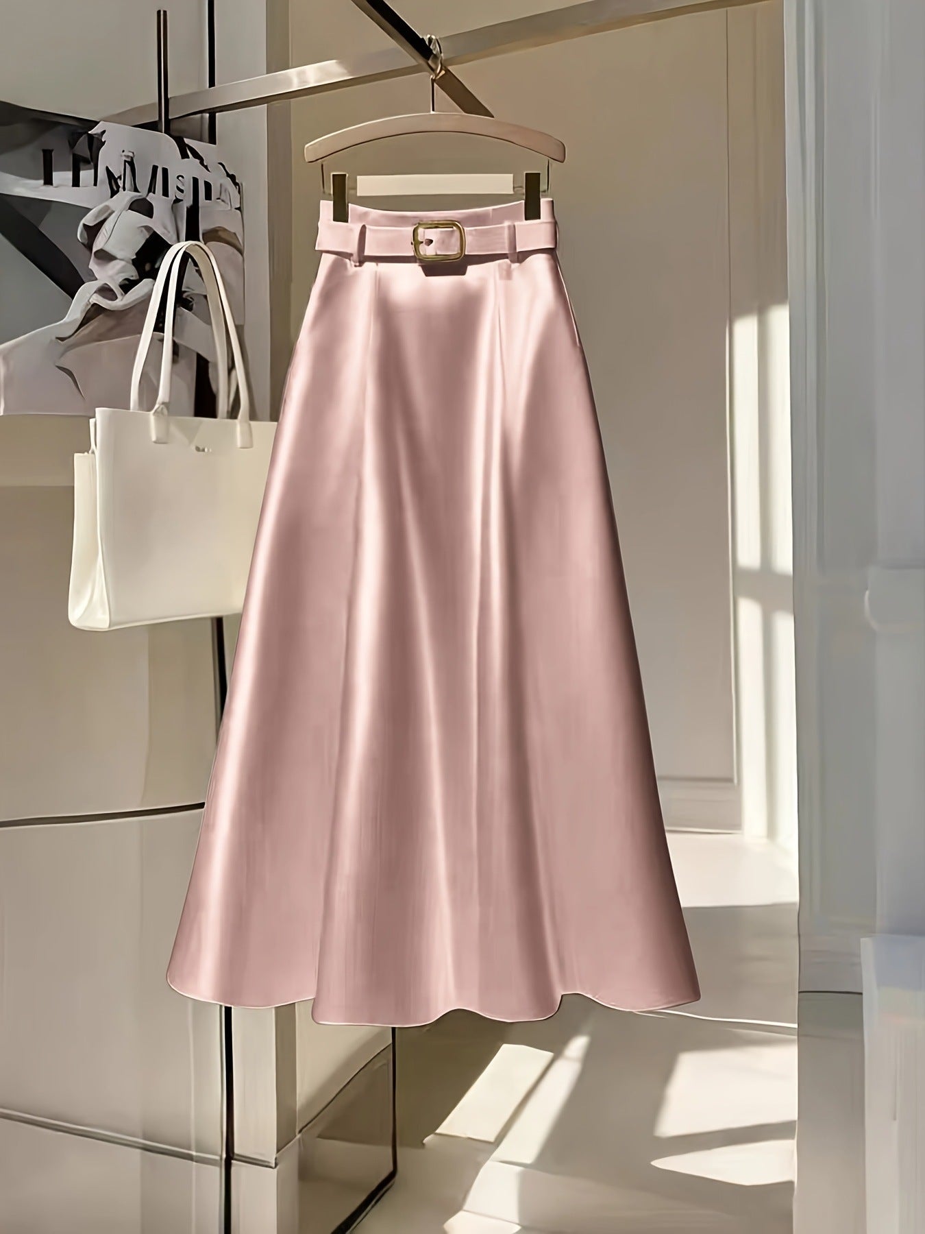 Falda Elegante Satinada Línea A